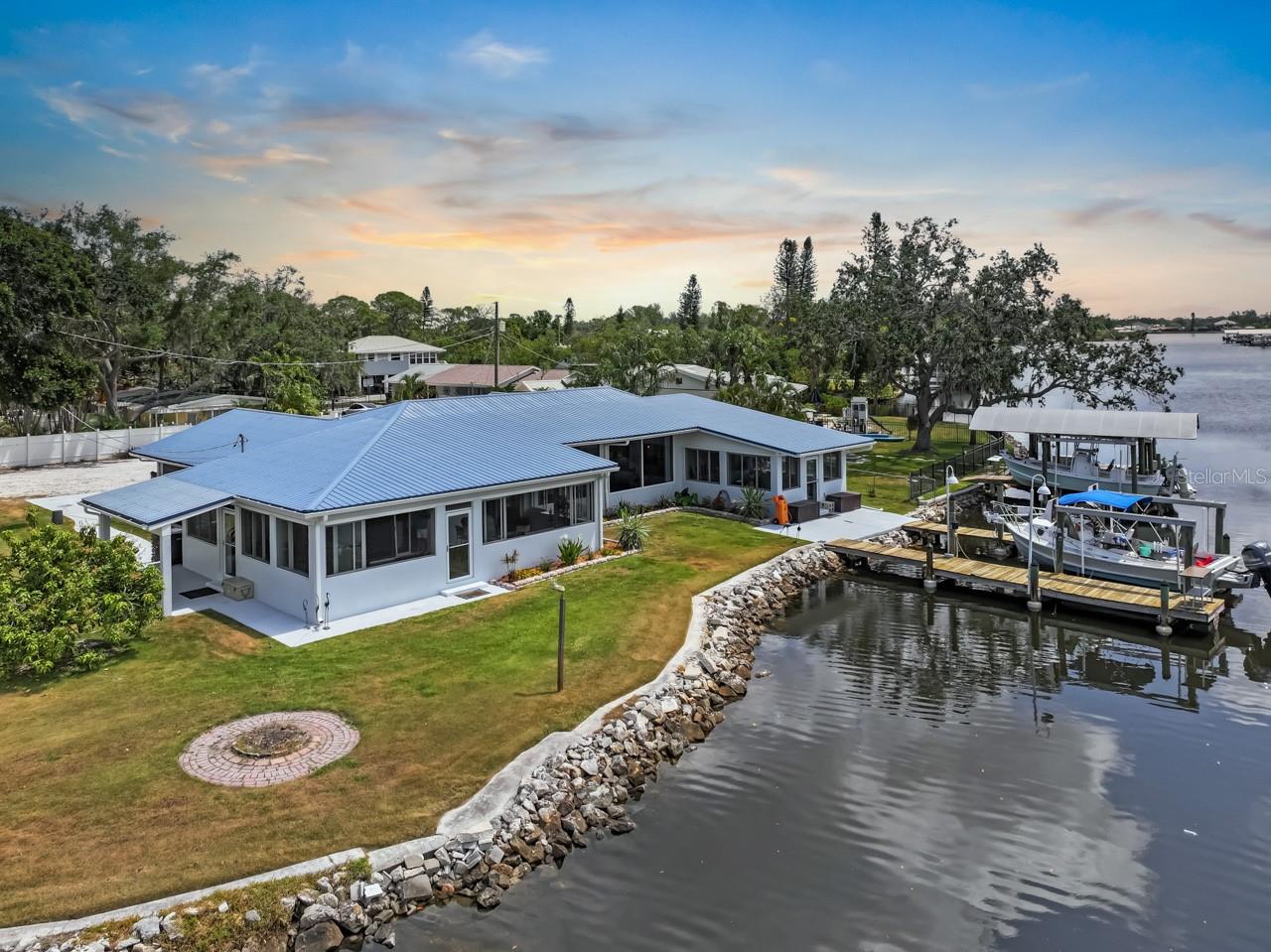 CAREYS PIRATE POINT - Residential