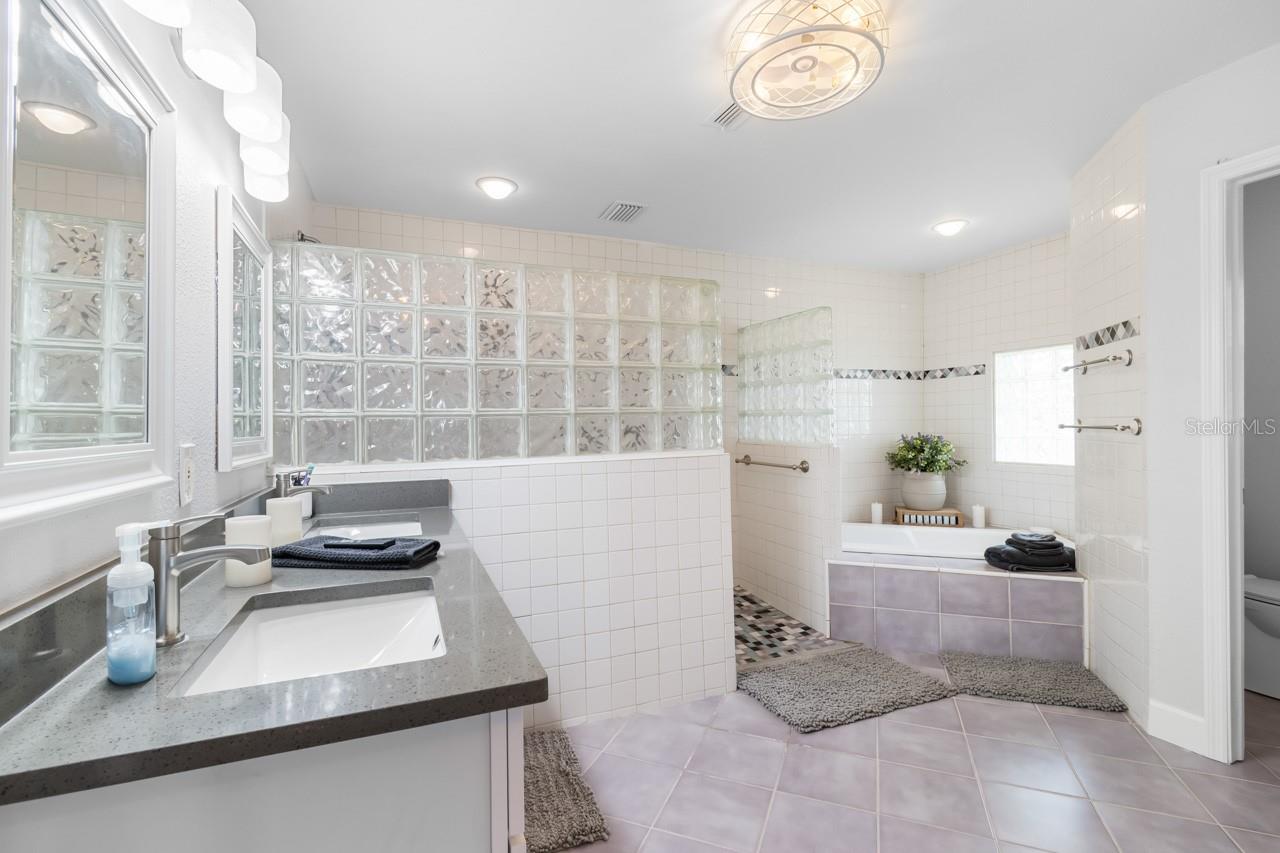 CAREYS PIRATE POINT - Residential