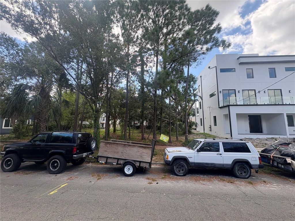 Photo of 2318 W North B Street, Tampa, FL 33609 (MLS # TB8439003)