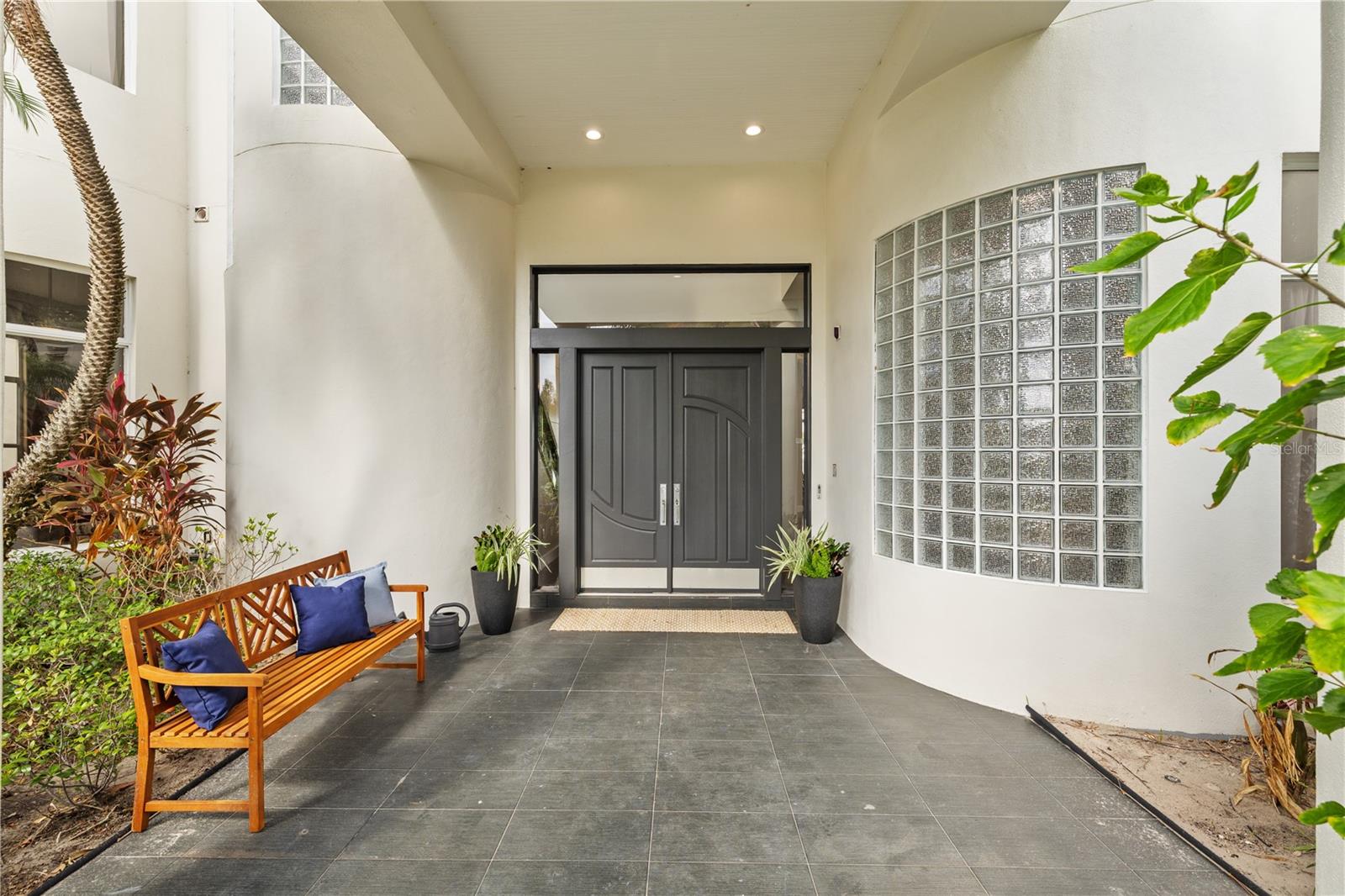 2905 SAFE HARBOR DRIVE