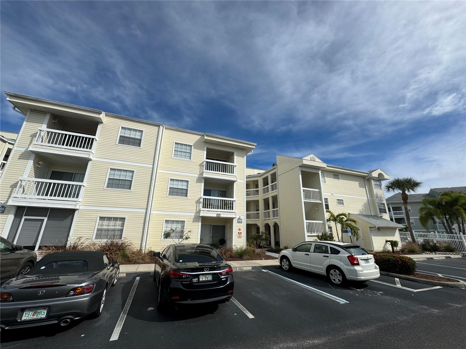 View SAINT PETERSBURG, FL 33710 condo