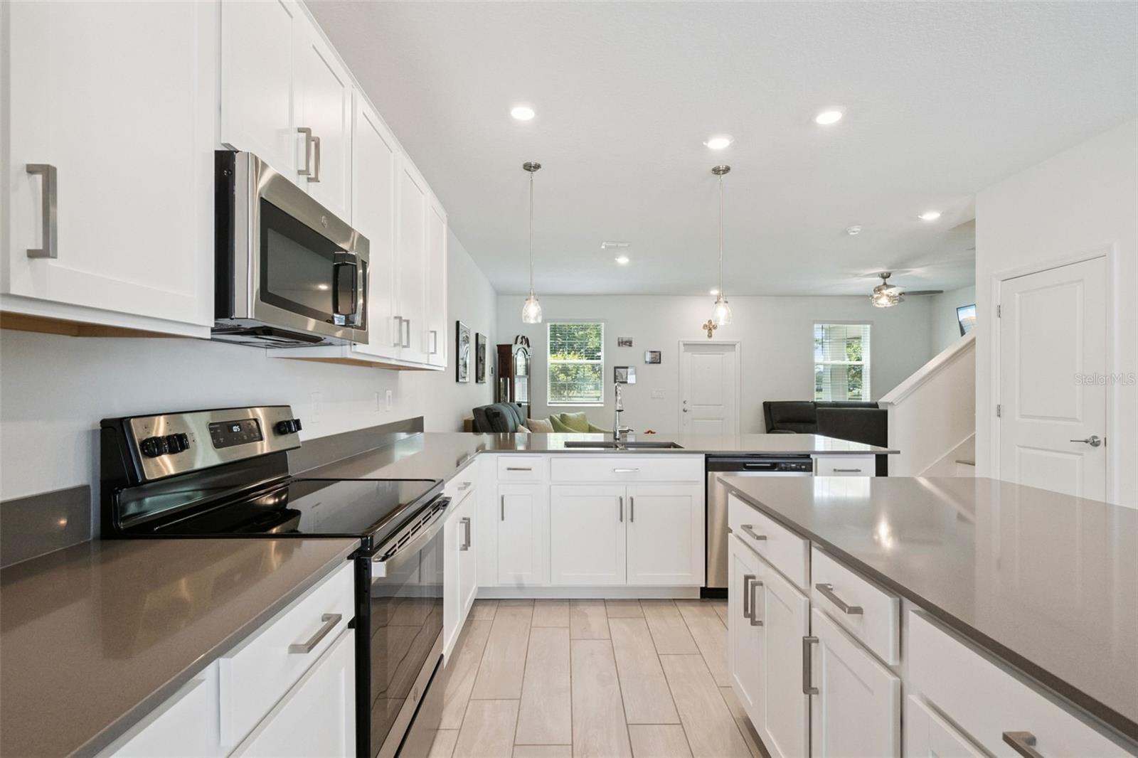 STOREY GROVE - Residential