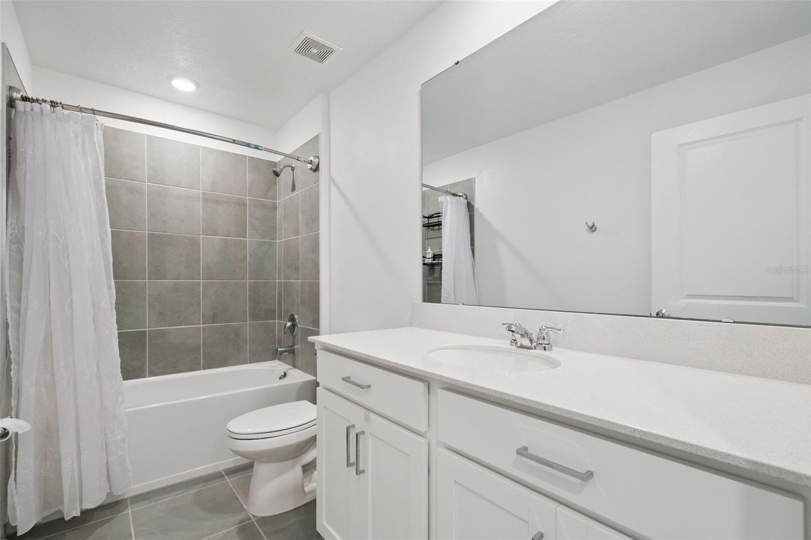 STOREY GROVE - Residential