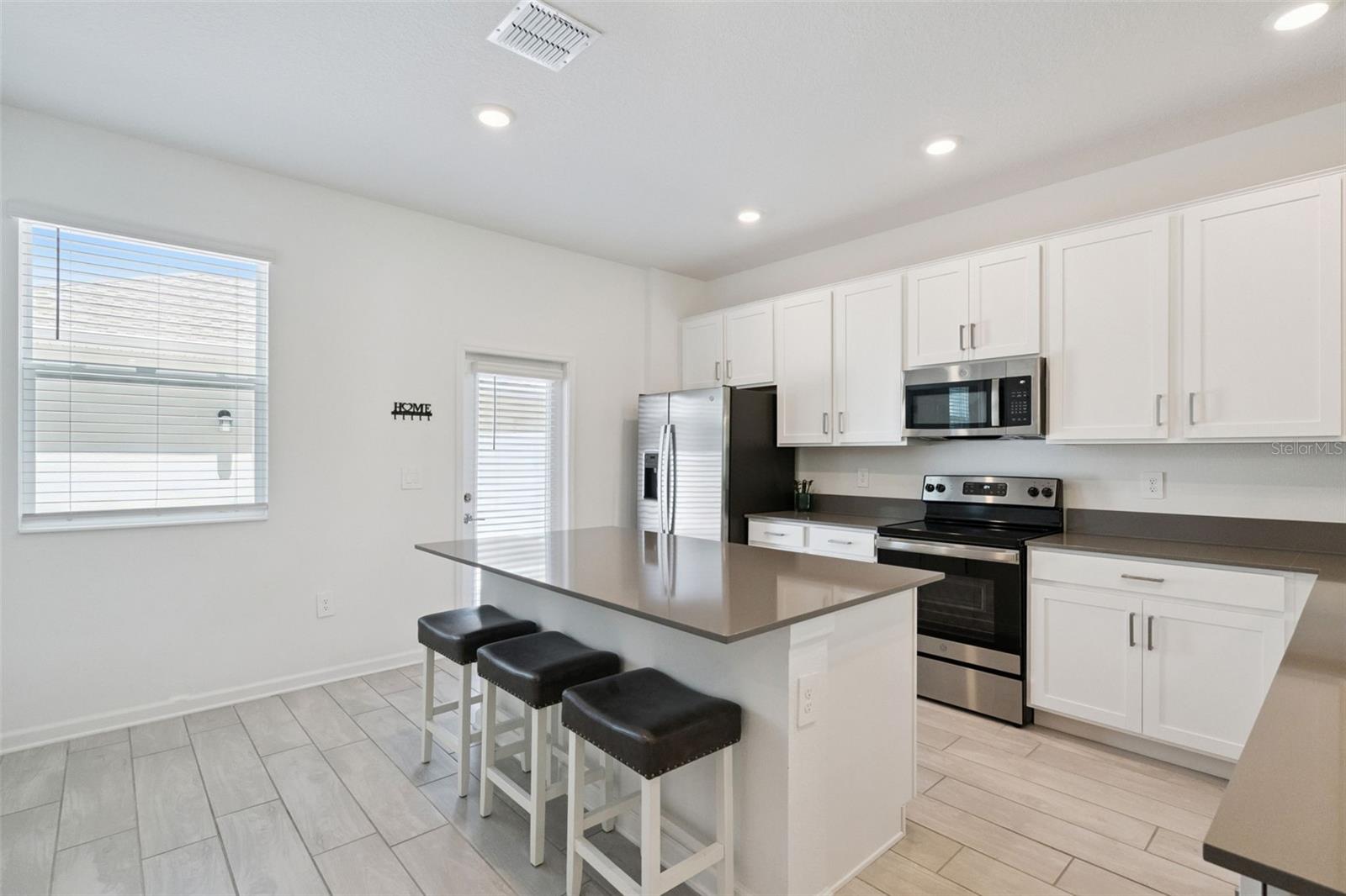 STOREY GROVE - Residential