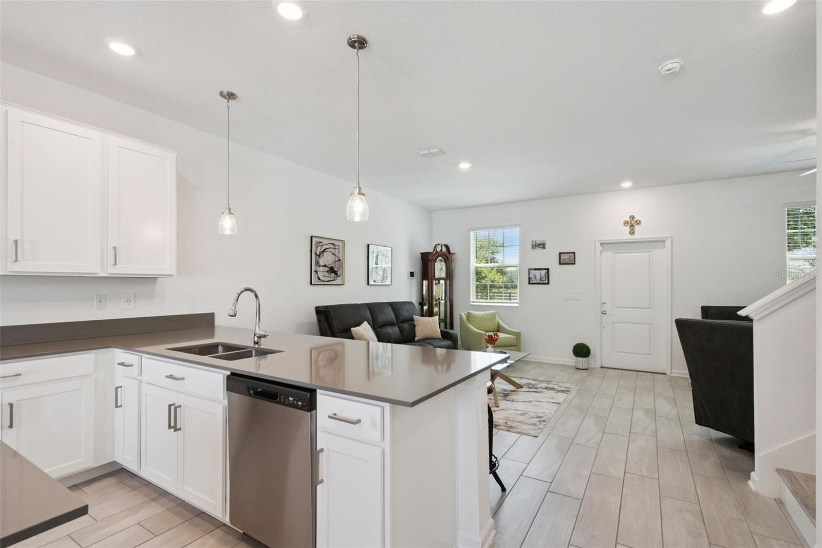 STOREY GROVE - Residential