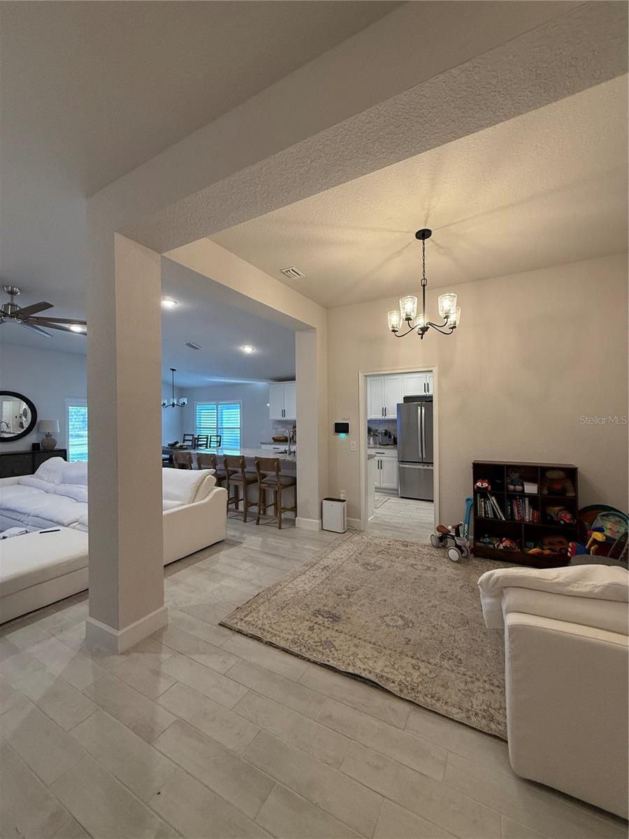2556 AVERLAND LOOP