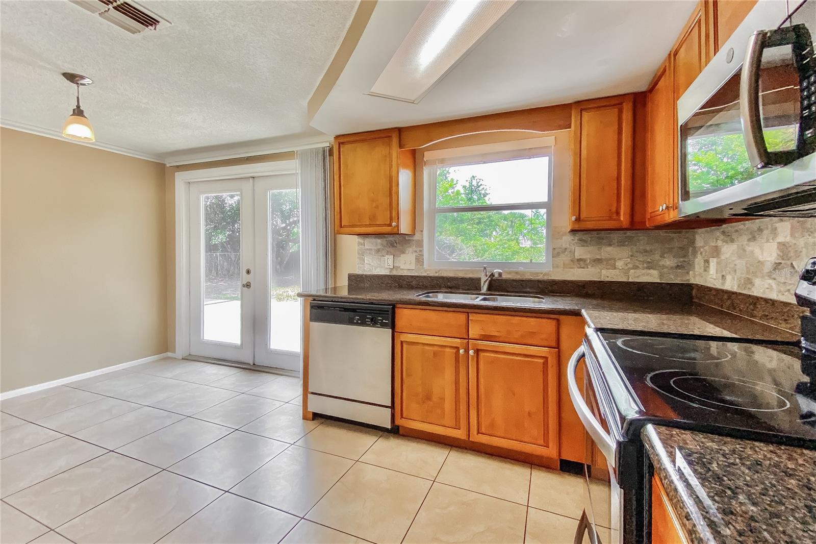 HOLIDAY LAKE ESTATES - Residential Lease