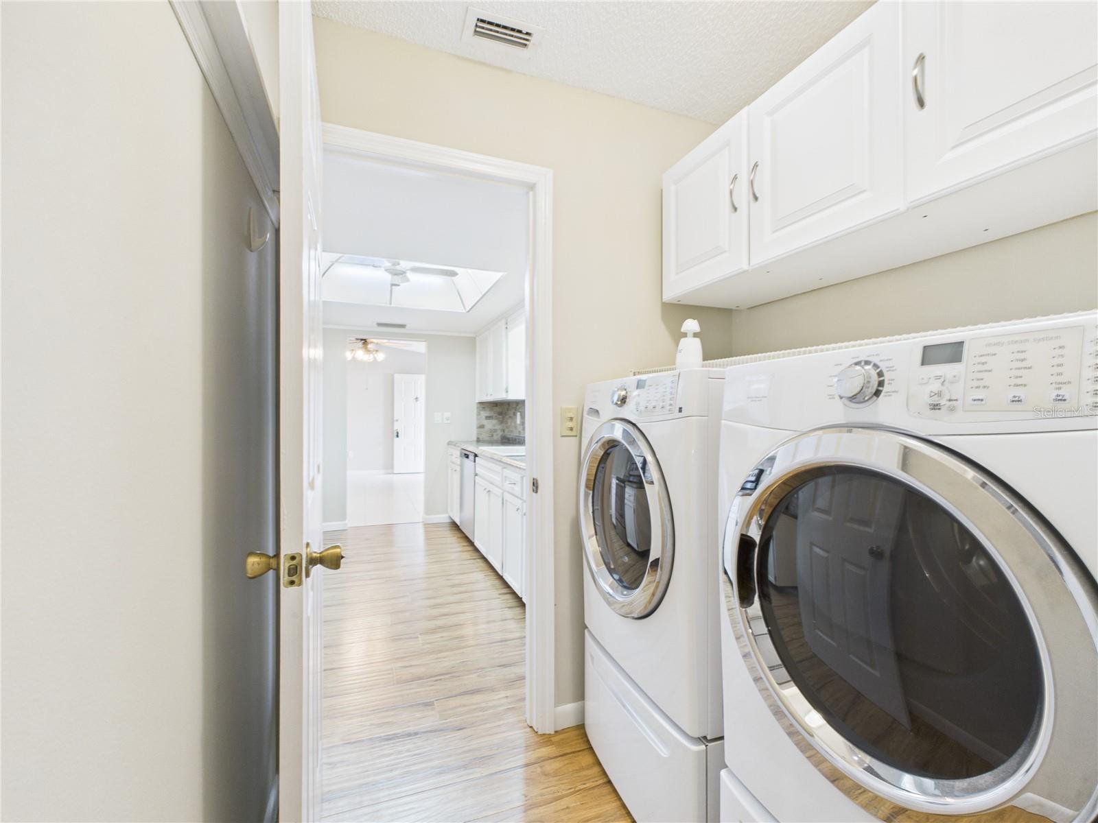 PALM CAY - Residential