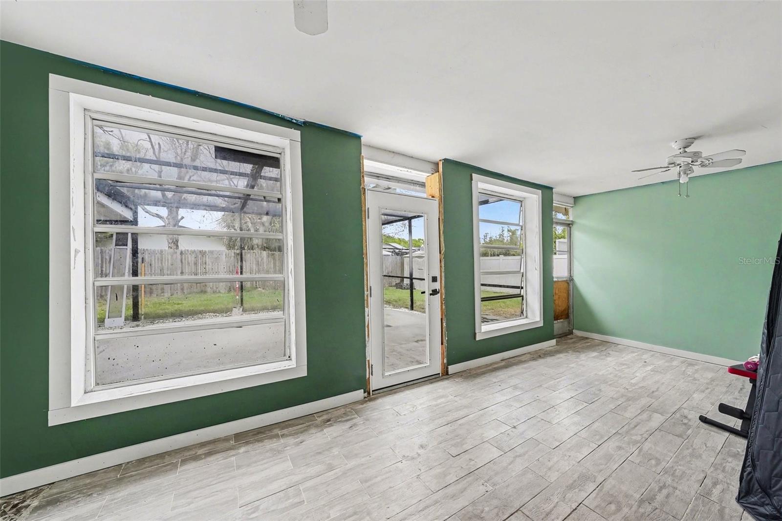 HARBOR PALMS - Residential