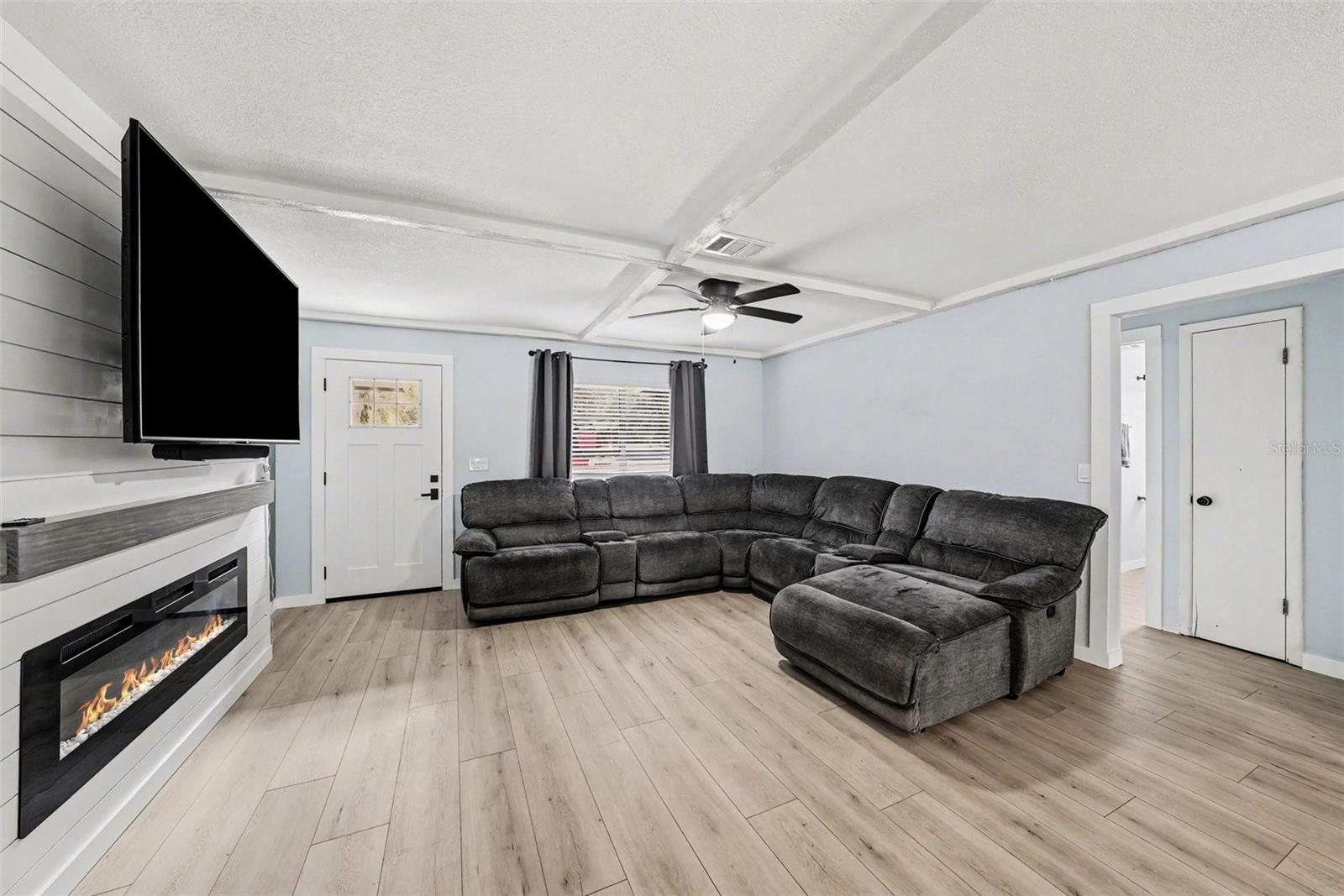 HARBOR PALMS - Residential