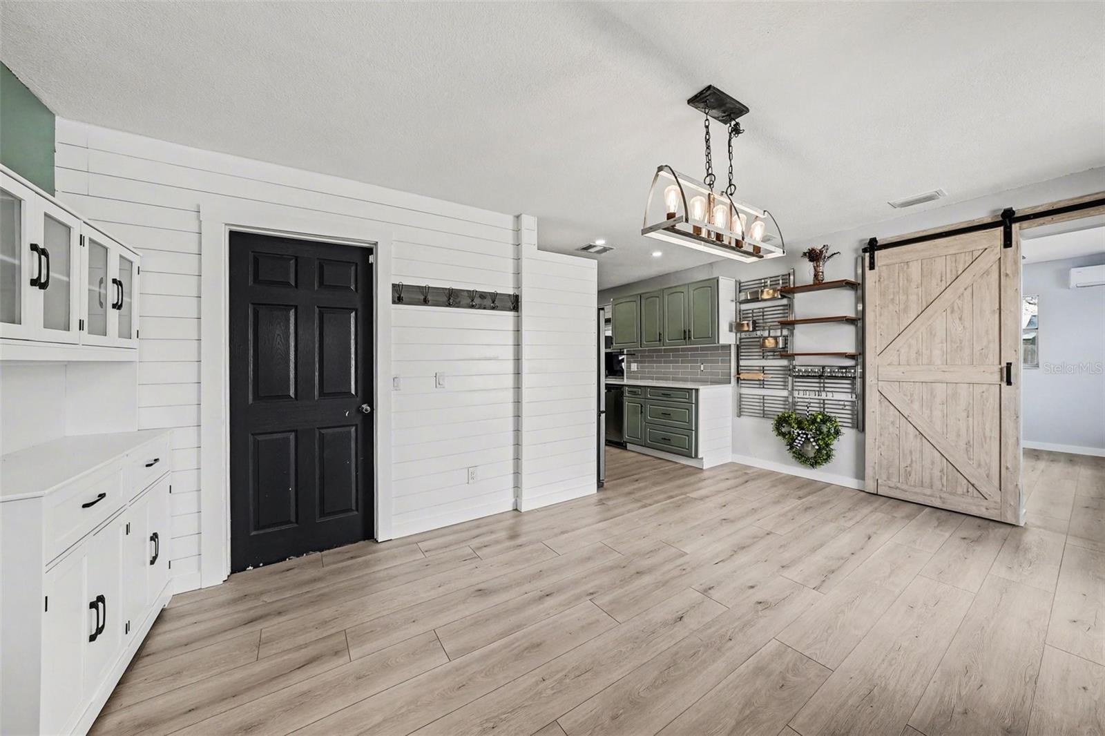 HARBOR PALMS - Residential