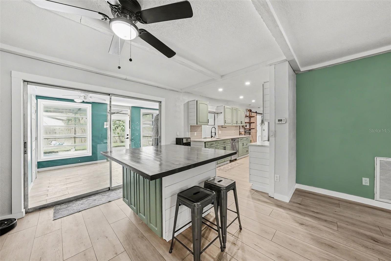 HARBOR PALMS - Residential