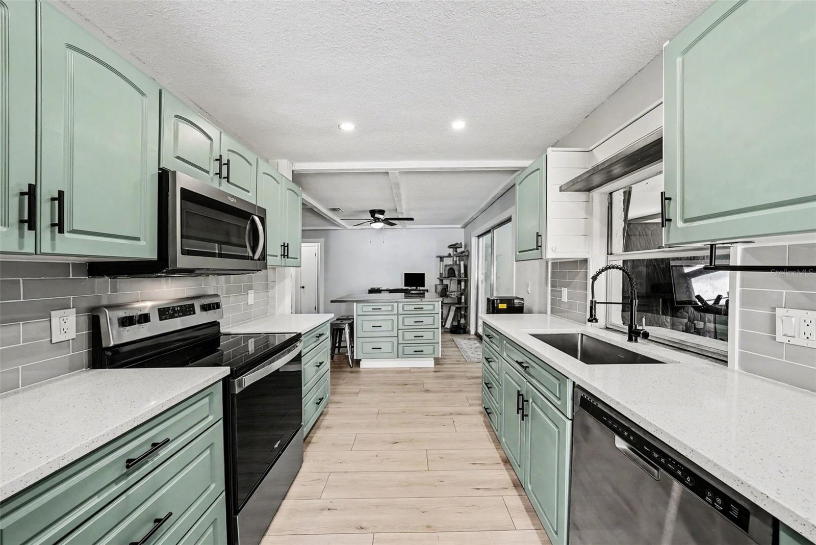 HARBOR PALMS - Residential