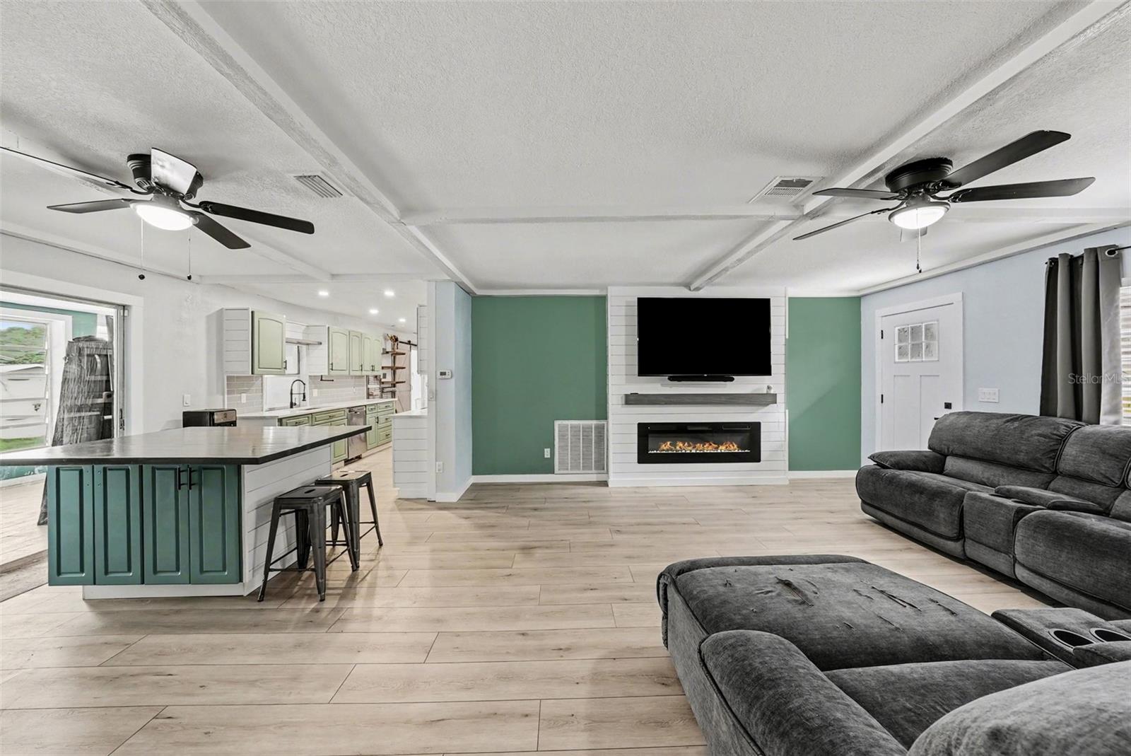 HARBOR PALMS - Residential