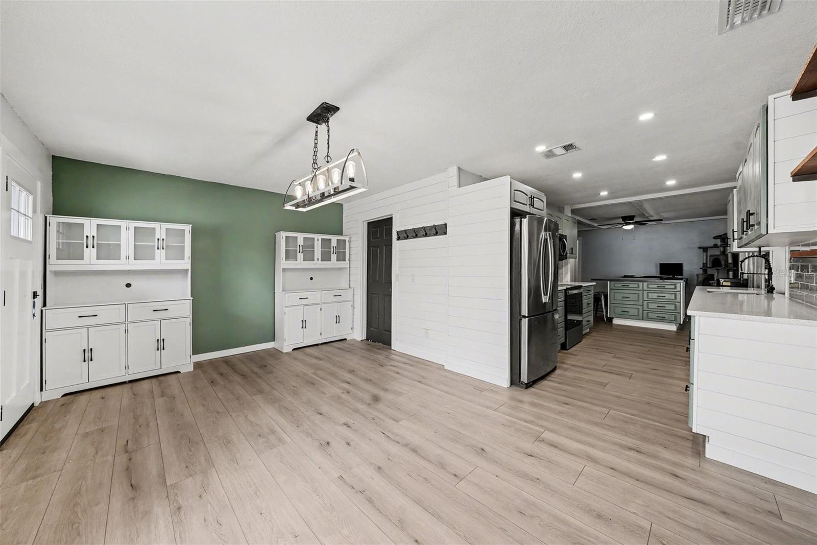 HARBOR PALMS - Residential