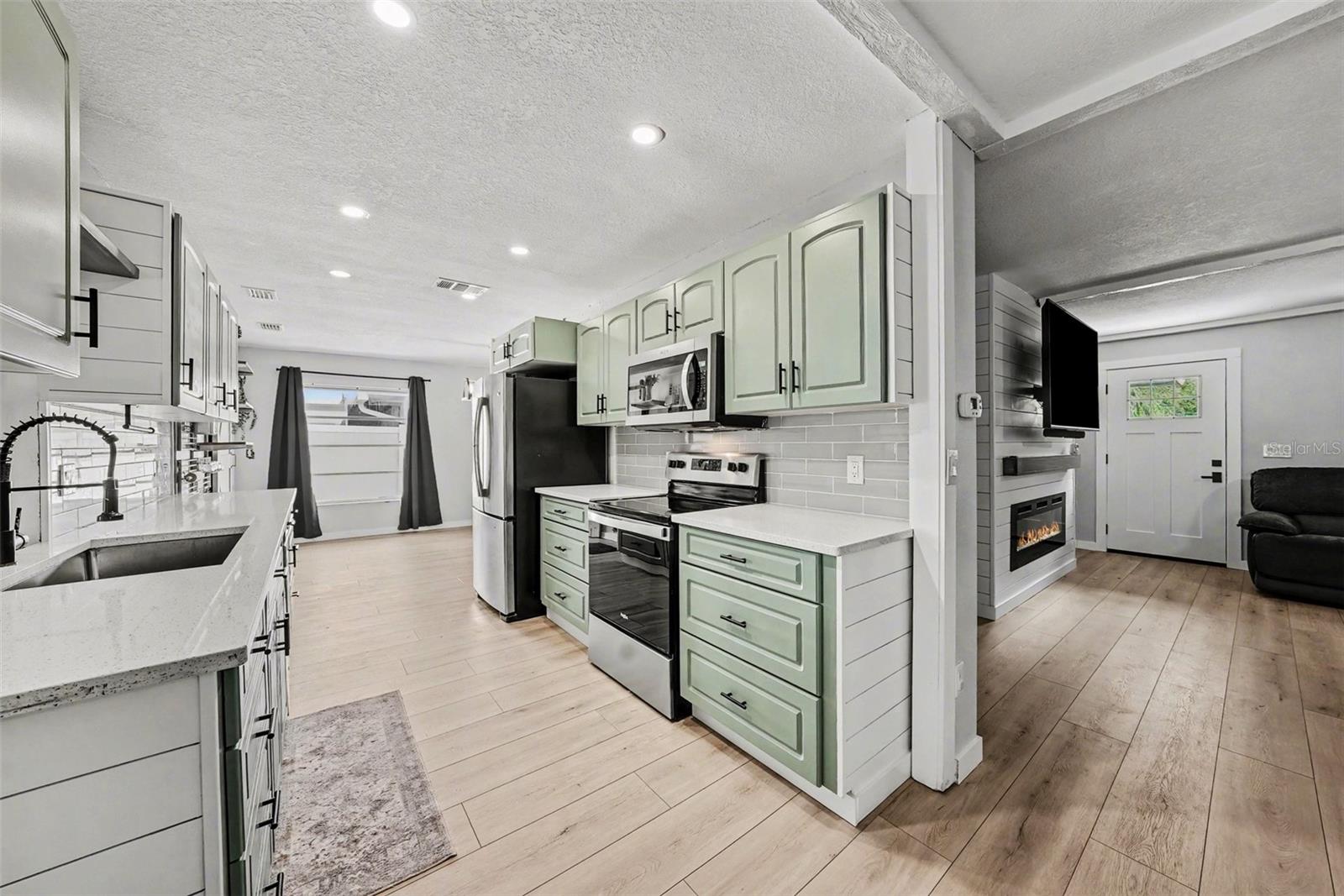 HARBOR PALMS - Residential