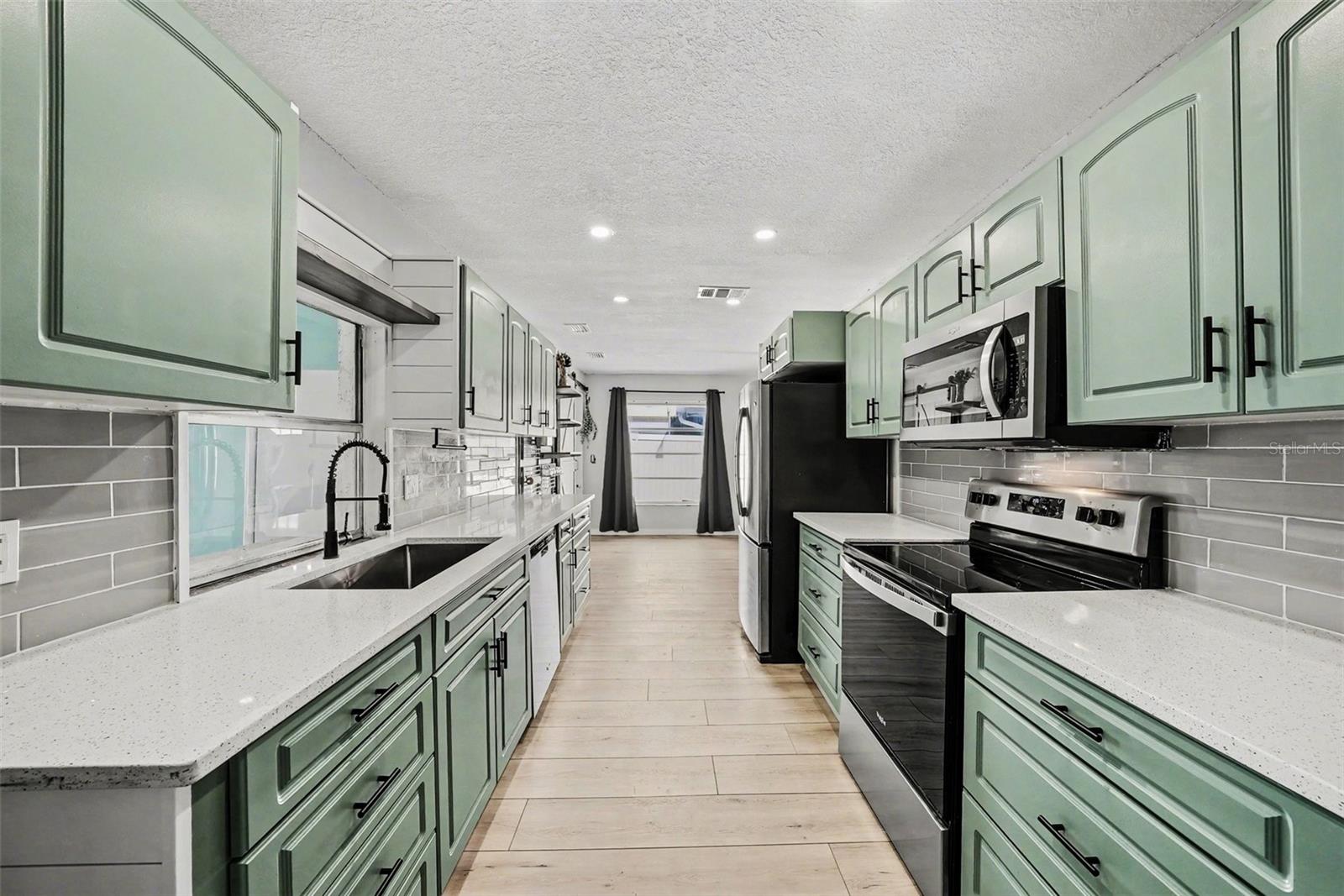 HARBOR PALMS - Residential