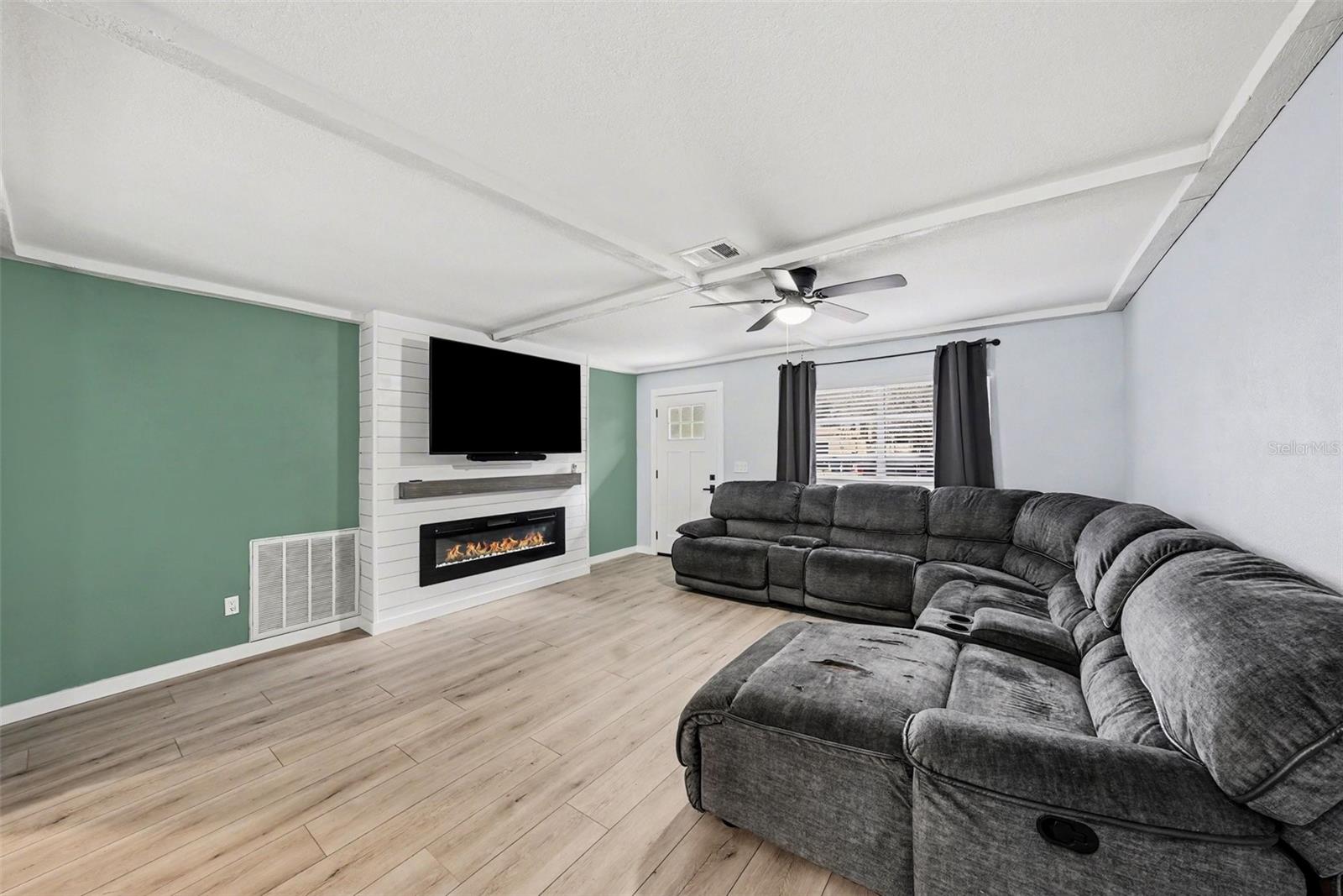 HARBOR PALMS - Residential