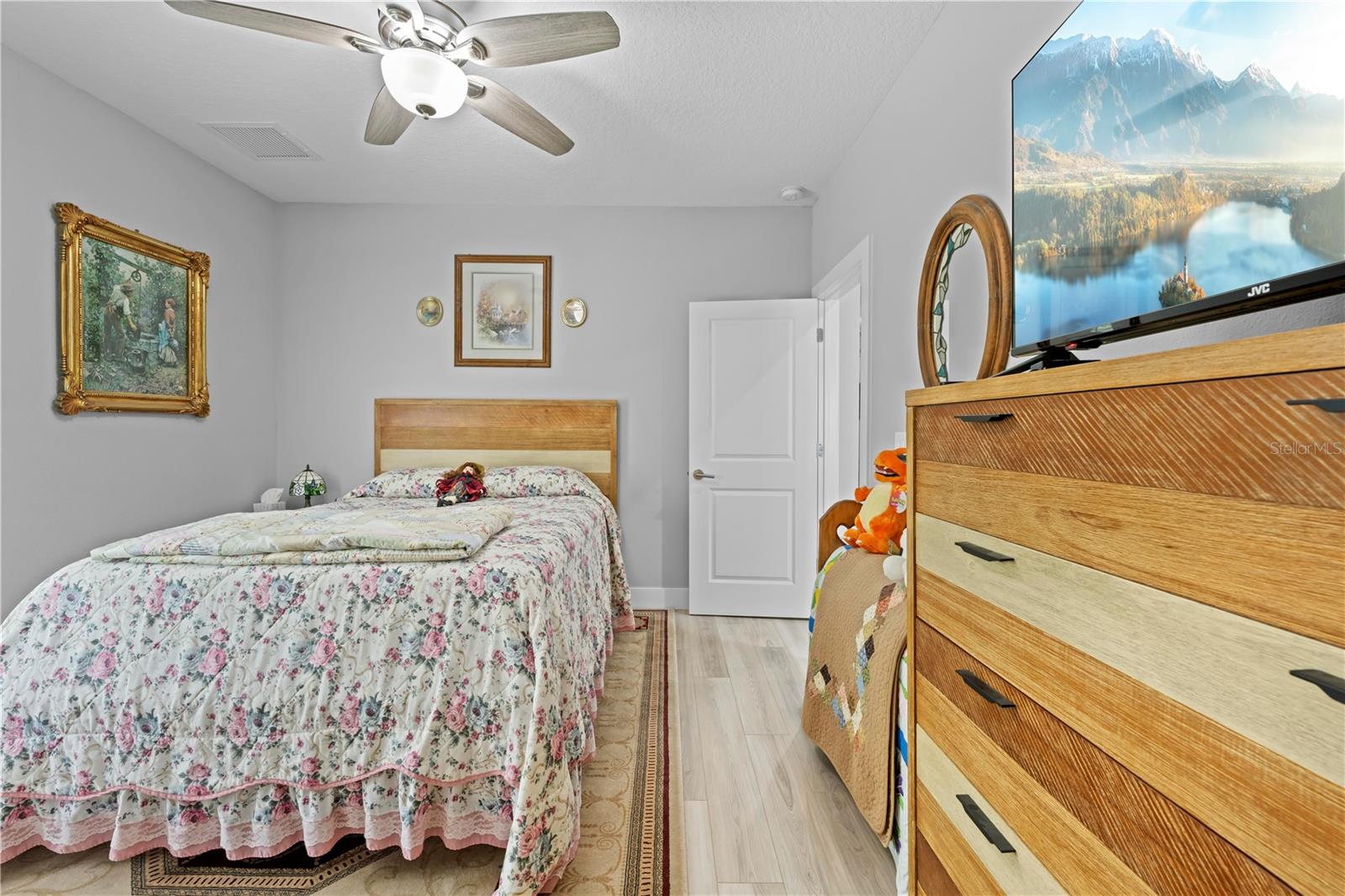 ROYAL HIGHLANDS - Residential