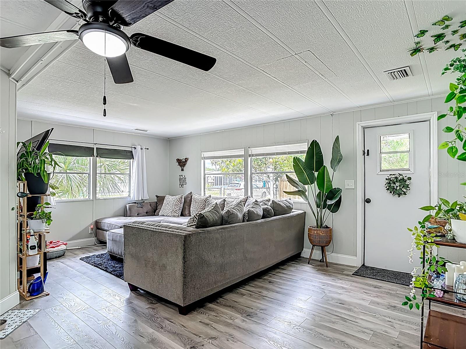 BAREFOOT PARK - Residential