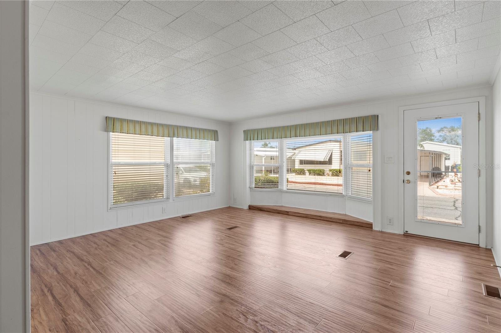 PALMA SOLA SHORES - Residential