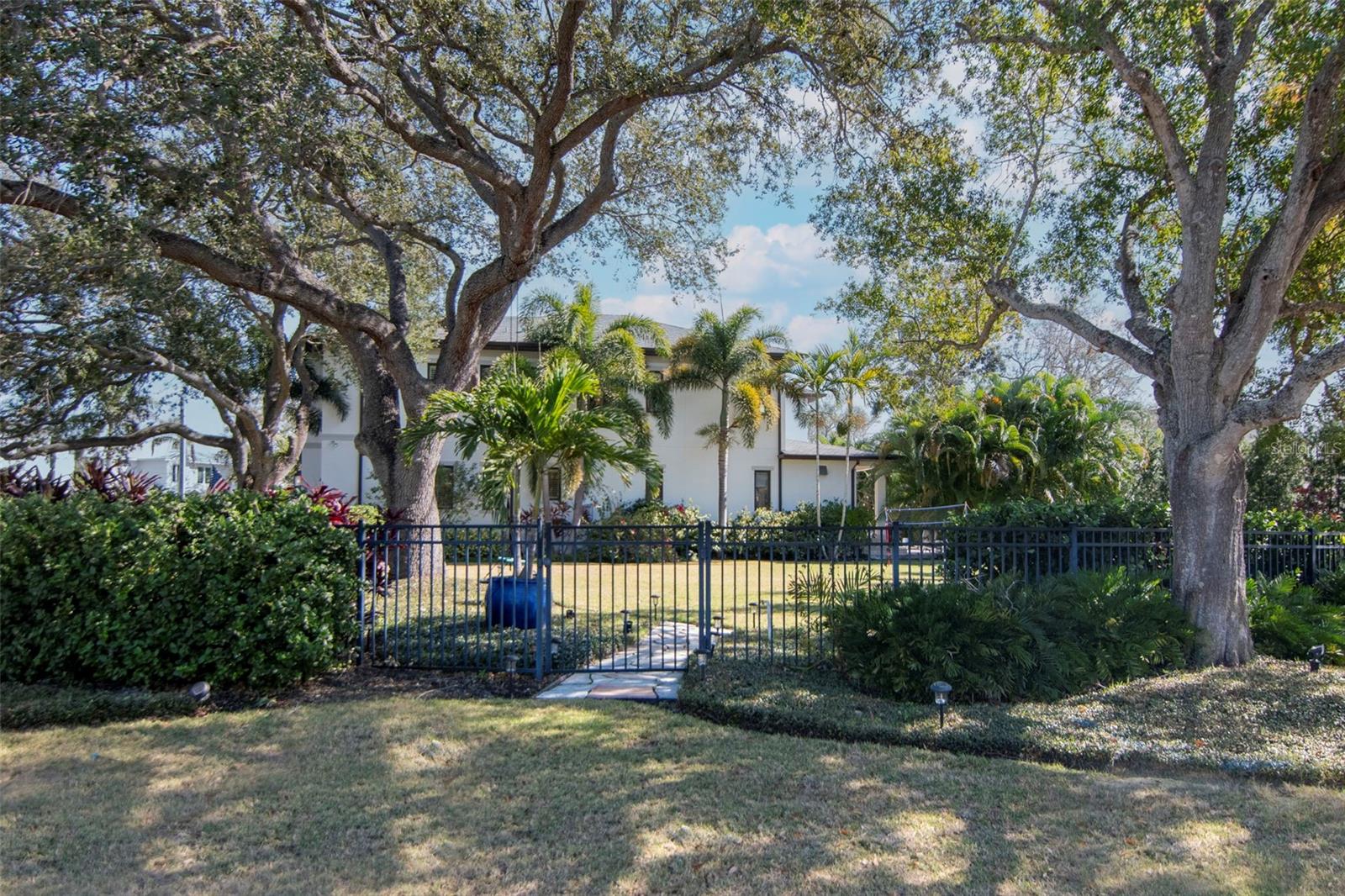 SUNSET PARK ISLES UNIT 4 - Residential