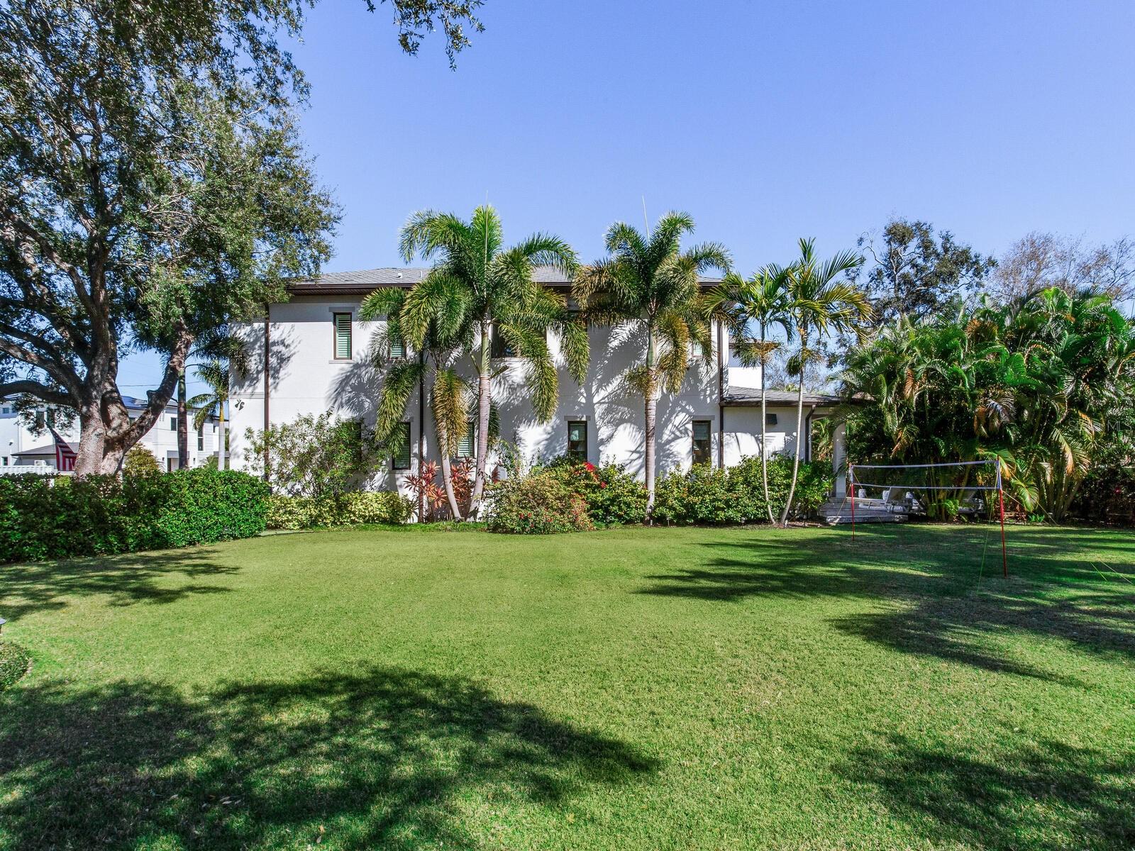 2501 S DUNDEE STREET