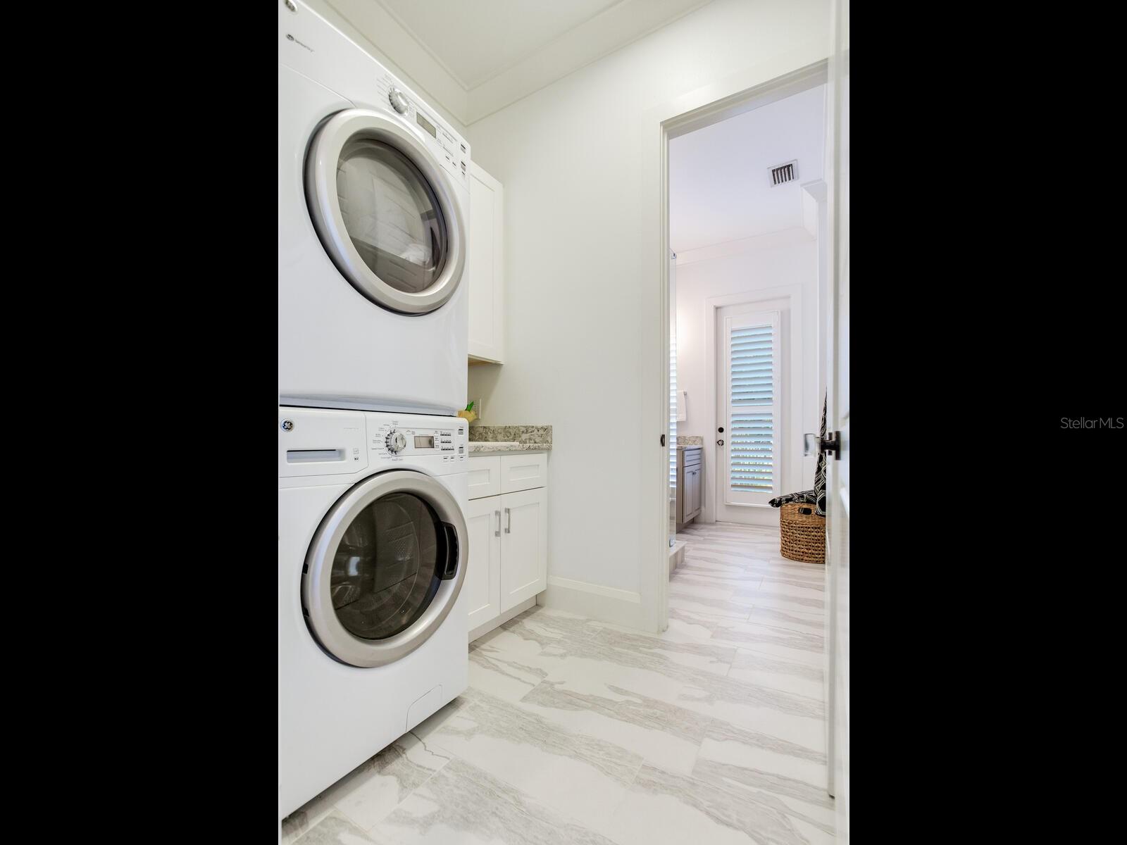 SUNSET PARK ISLES UNIT 4 - Residential