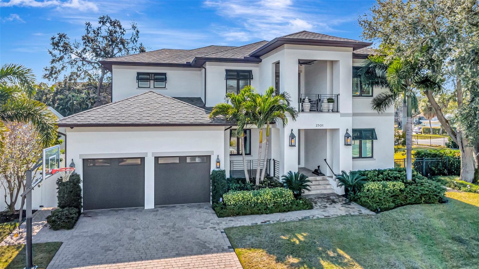 2501 S DUNDEE STREET