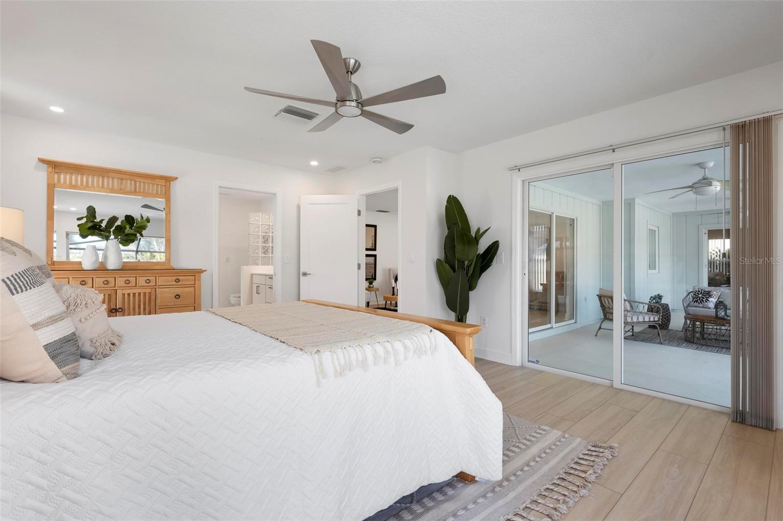 GOLDEN BEACH - Residential