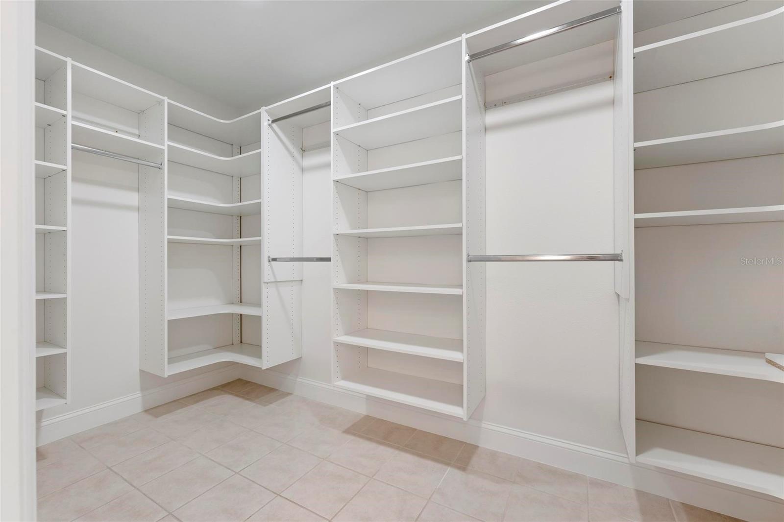 GOLDEN BEACH - Residential