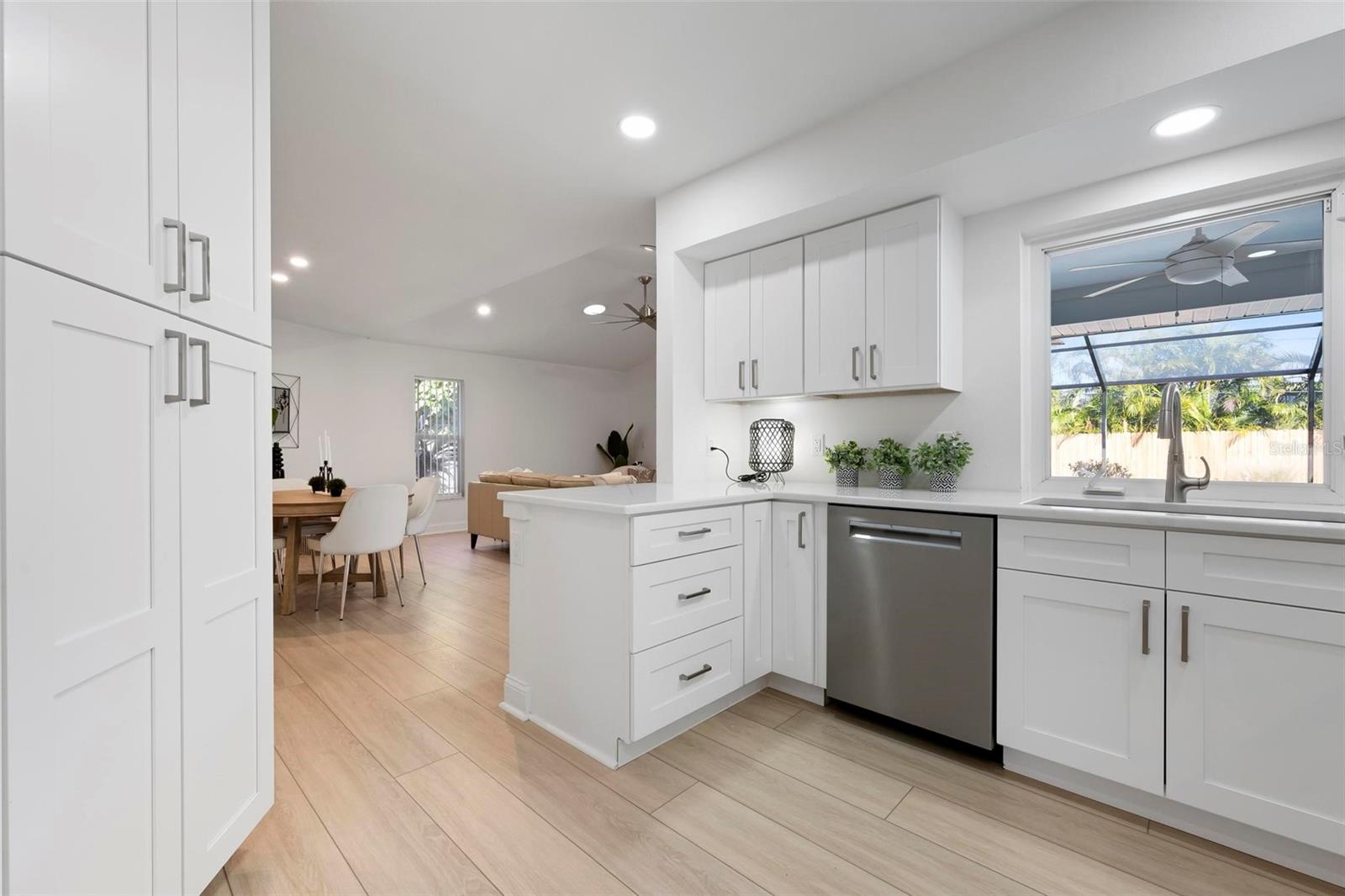 GOLDEN BEACH - Residential