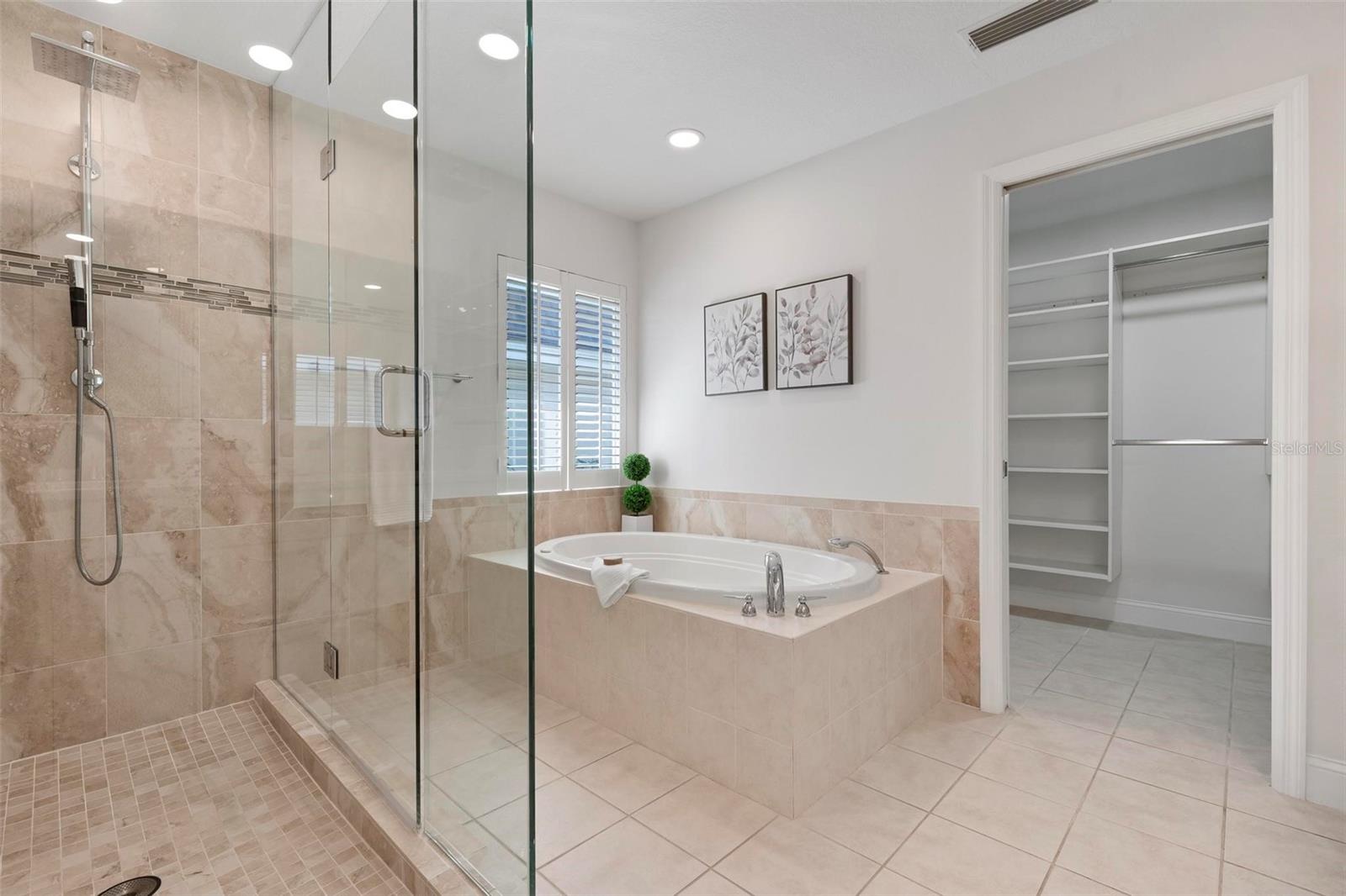 GOLDEN BEACH - Residential