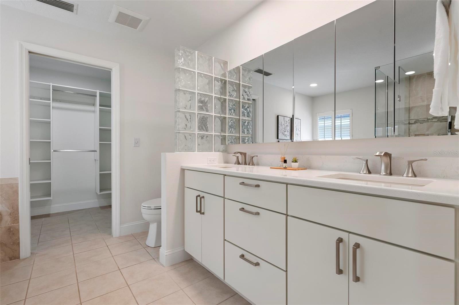 GOLDEN BEACH - Residential