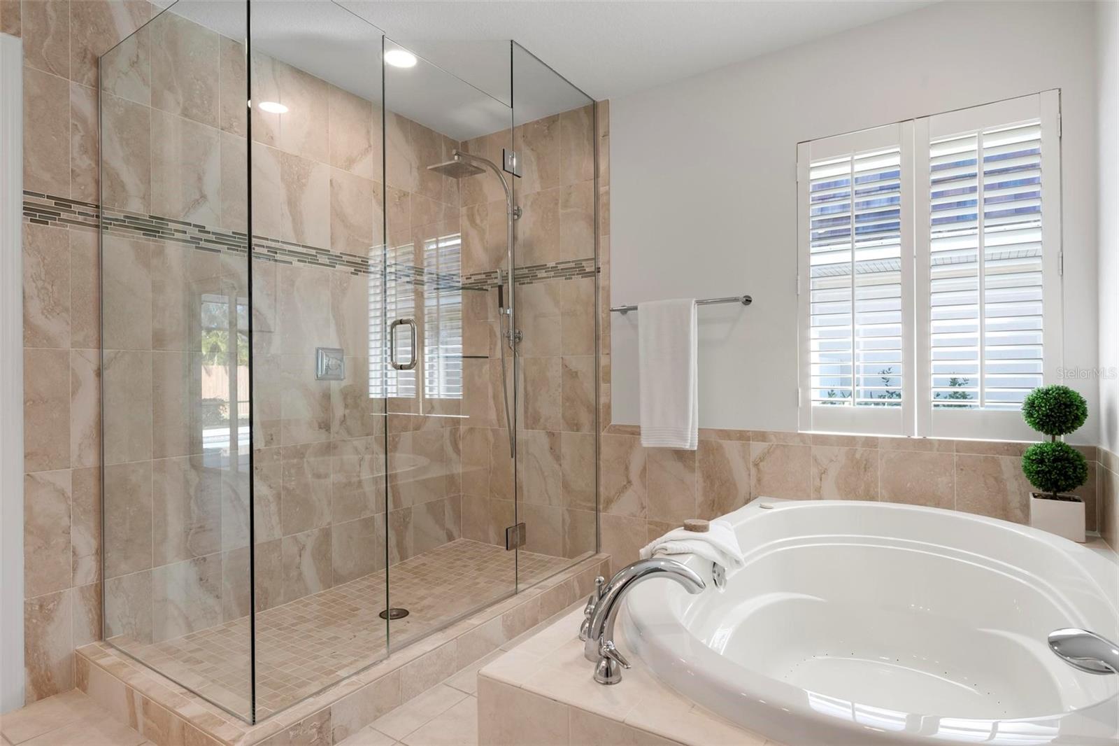 GOLDEN BEACH - Residential