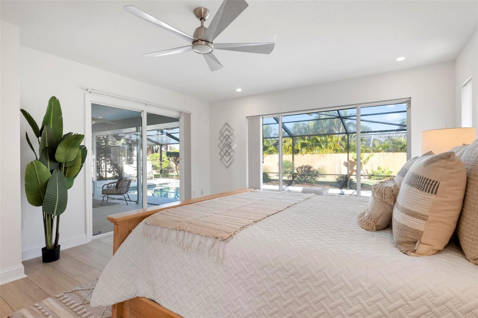 GOLDEN BEACH - Residential