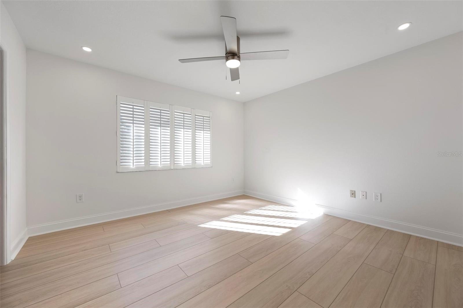 GOLDEN BEACH - Residential