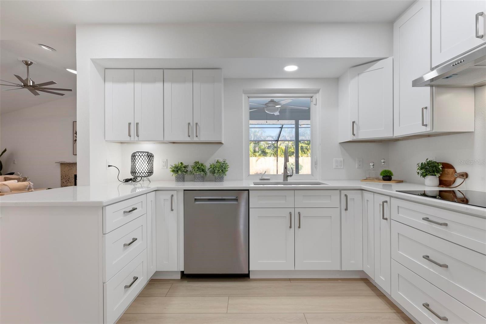 GOLDEN BEACH - Residential