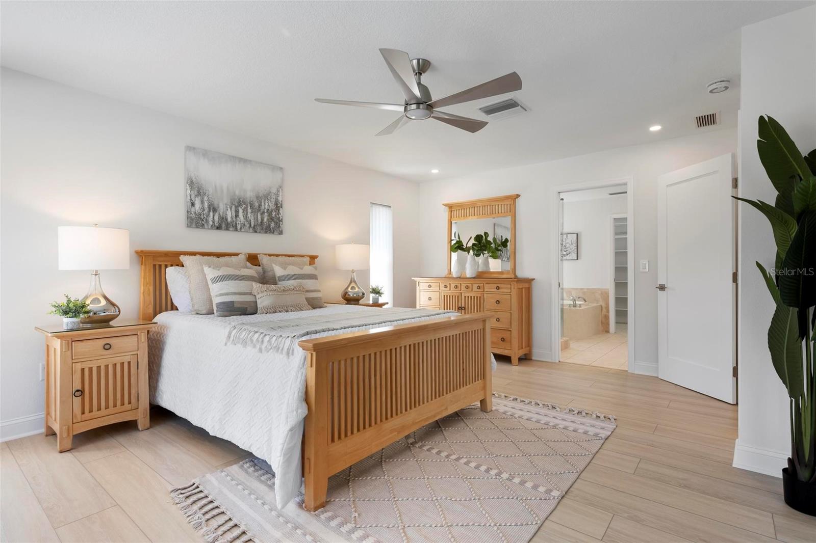 GOLDEN BEACH - Residential