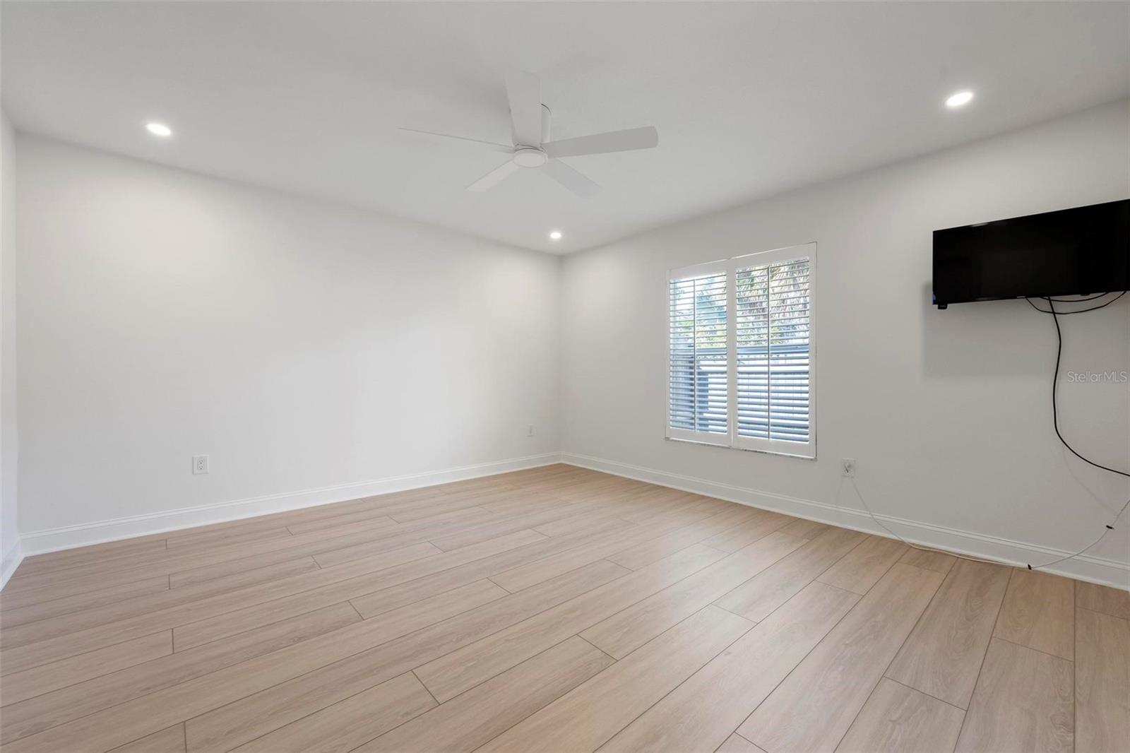 GOLDEN BEACH - Residential