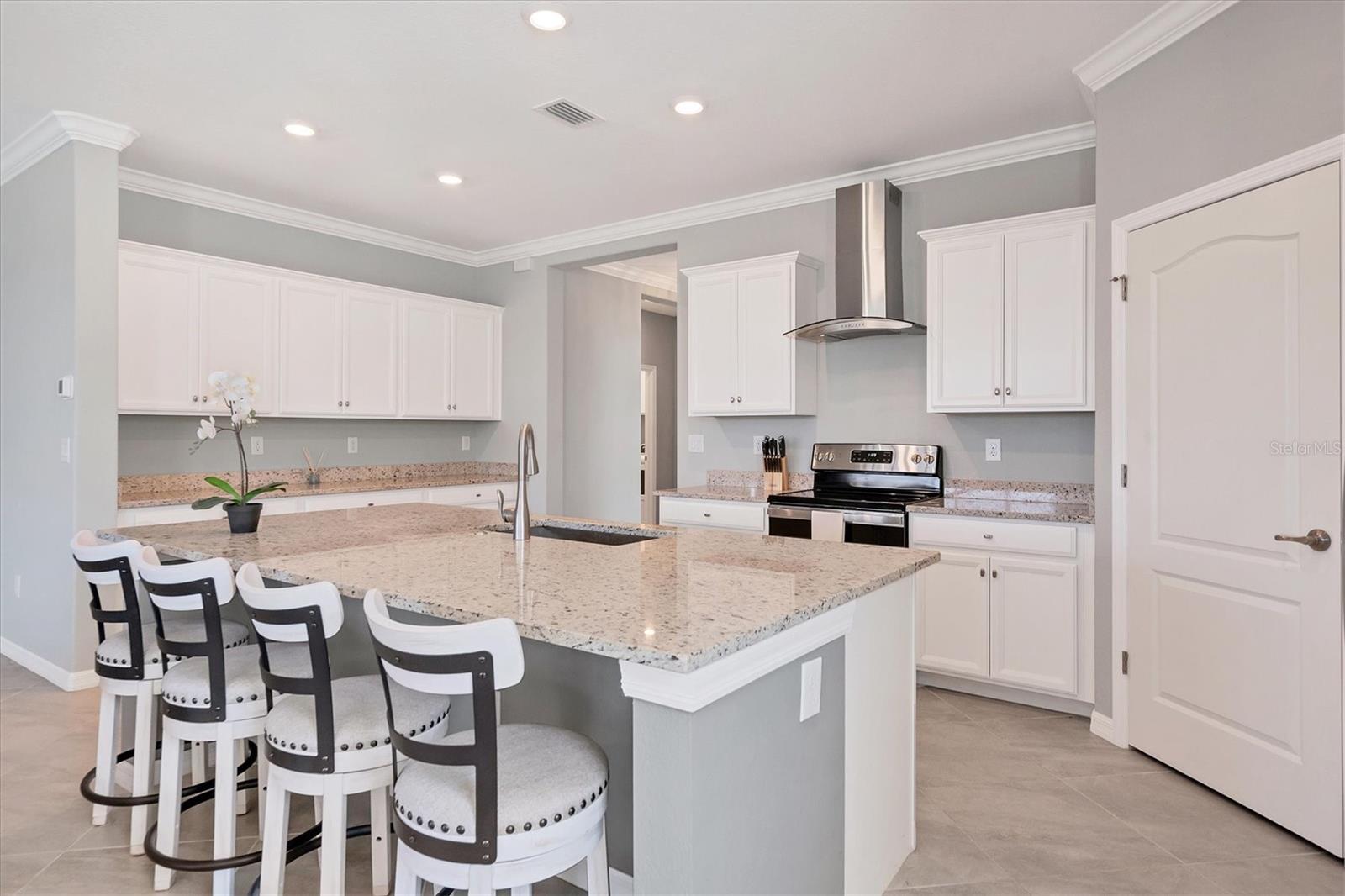 HARBOR WEST - Residential