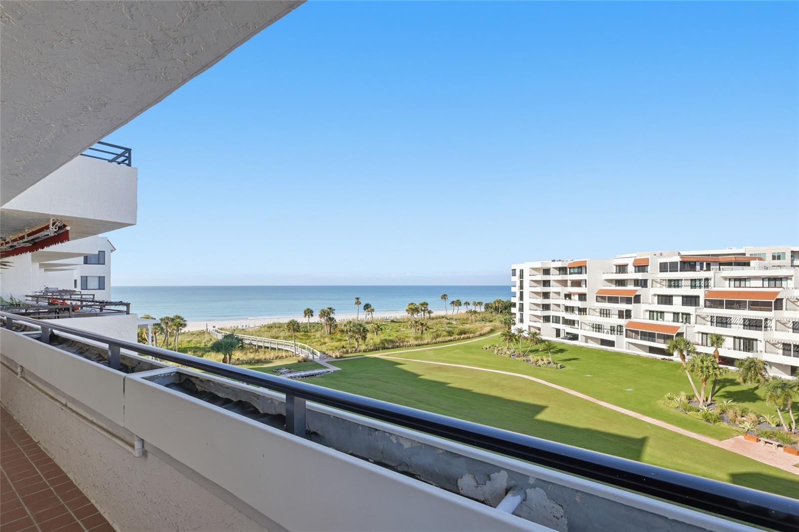 PLAYERS CLUB IV - Residential