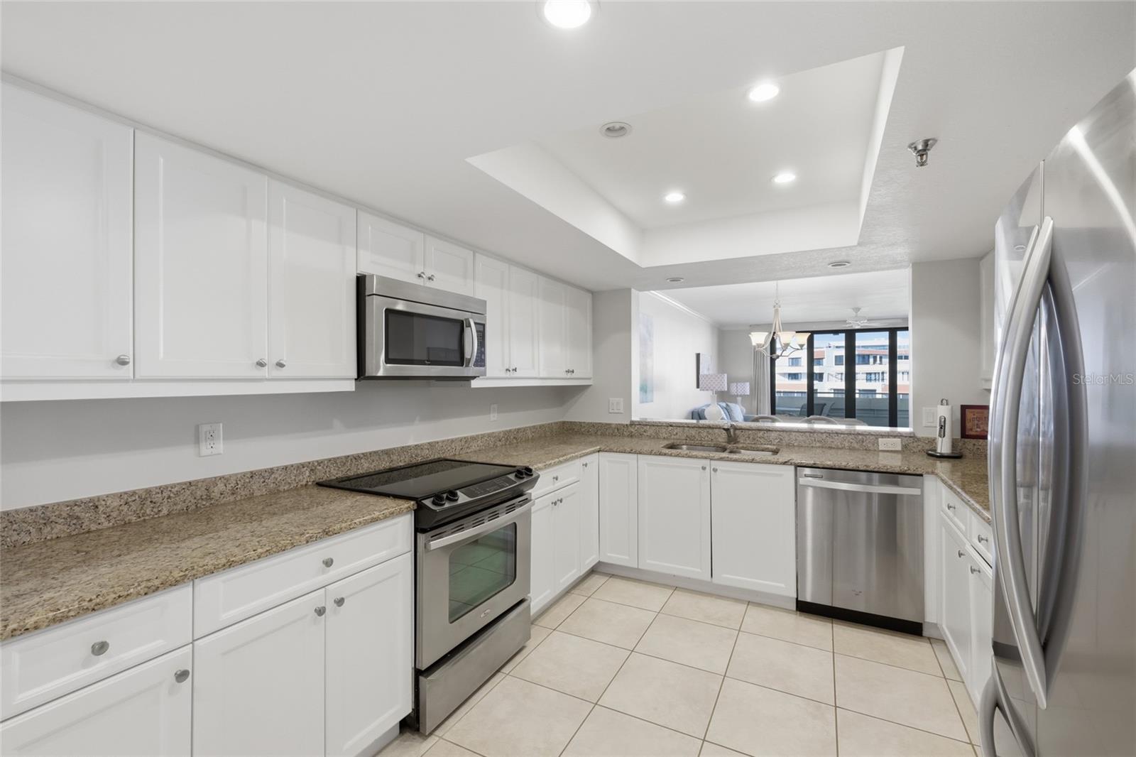 PLAYERS CLUB IV - Residential