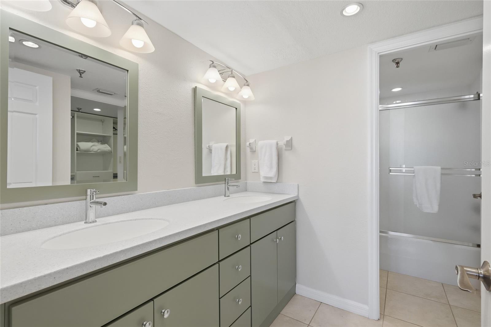 PLAYERS CLUB IV - Residential