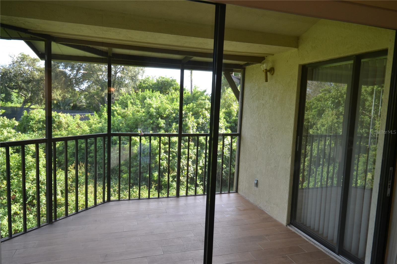 EAST LAKE WOODLANDS WOODLAKE RUN - Residential Lease