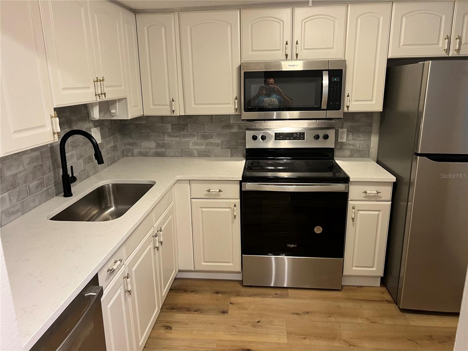 VILLAGE GREEN CLUB ESTATES UNI - Commercial Sale