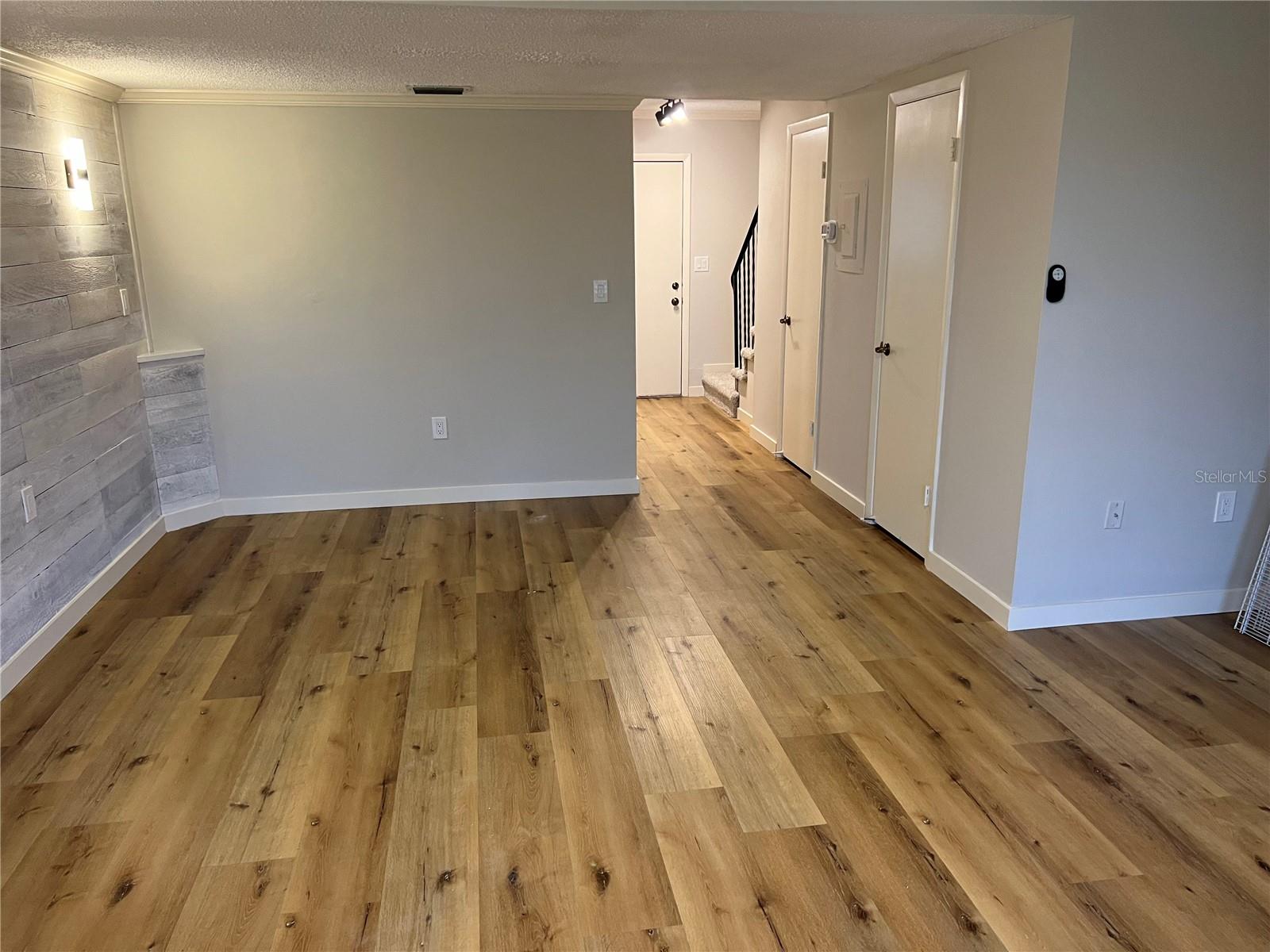 VILLAGE GREEN CLUB ESTATES UNI - Commercial Sale