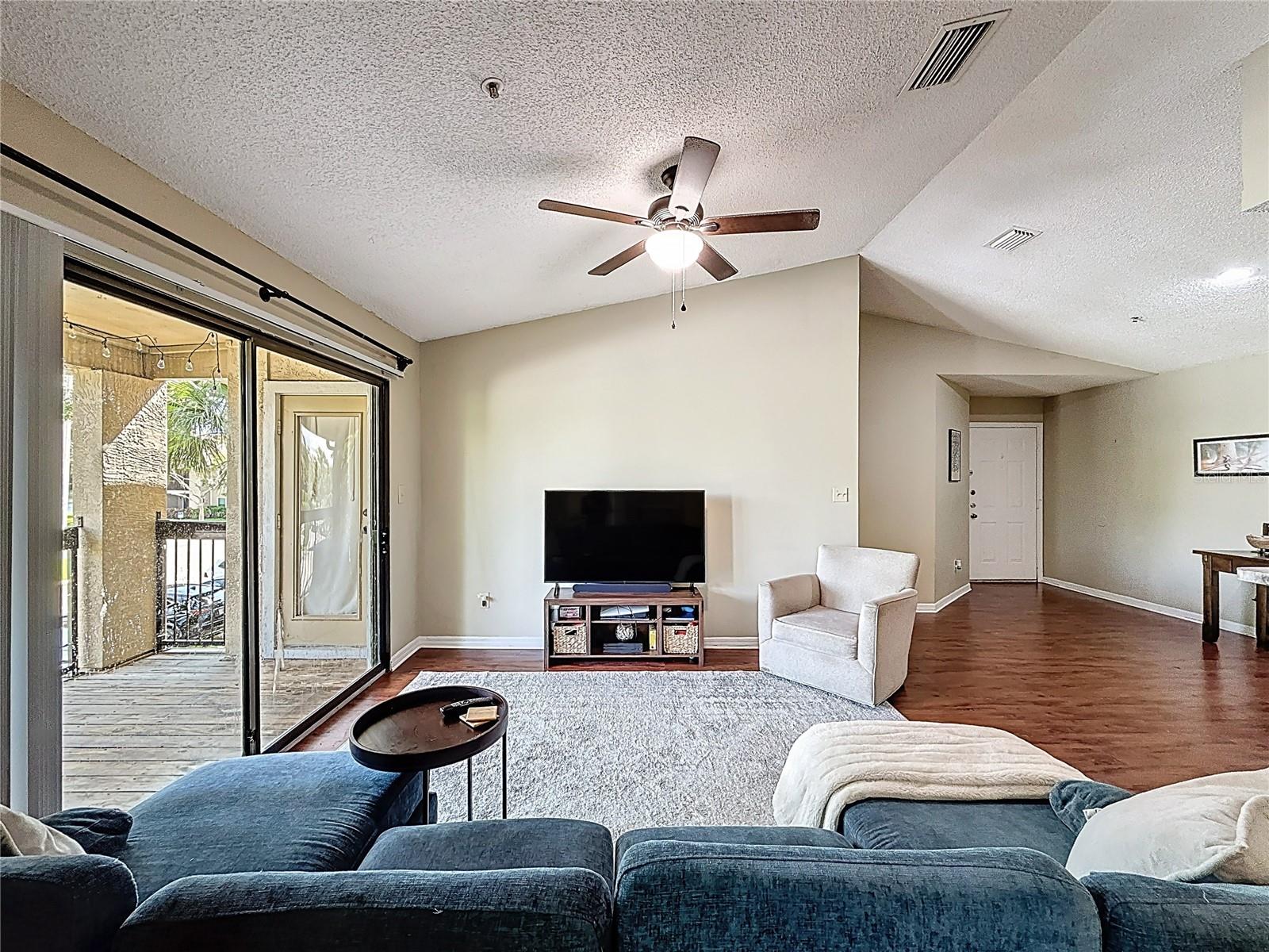 VINTAGE GRAND - Residential