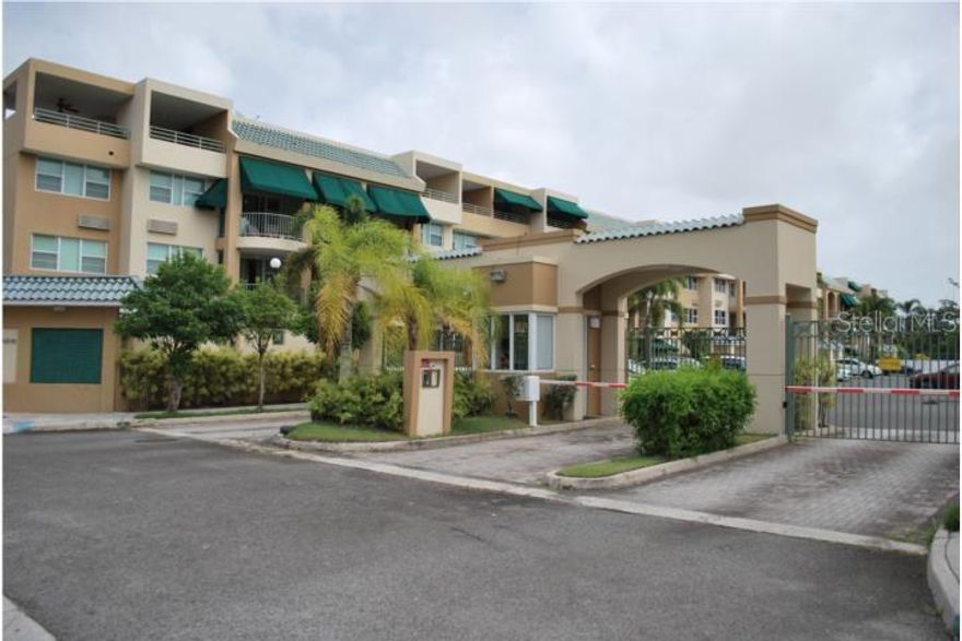 Spacious PH living with outdoor space – Isla Verde / Carolina

Located in the desirable Point Lagoon Estates Condominium, just minutes from Isla Verde Beach, this two-level penthouse walk-up offers exceptional interior space and great outdoor living. Bright and airy, the residence features an open layout with abundant natural light, excellent cross ventilation, and extensive covered and uncovered terraces.
Spanning approximately 2,765 sq. ft. across two levels, the first level includes three bedrooms, two full bathrooms, a remodeled kitchen with quartz countertops, and a large balcony/ terrace.
The second level features a versatile family room or home office that can easily be converted into a fourth bedroom, one full bathroom, laundry room, and expansive covered and uncovered terraces with panoramic city and mountain views, ideal for entertaining and relaxation.
Additional features include inverter air conditioning throughout and two designated parking spaces back-to-back.
The gated community offers controlled access and security, surrounded by lush landscaped green areas that create a serene retreat. Amenities include a swimming pool, gym, clubhouse, and playground.
Centrally located 5 minutes from the airport, 8 minutes from San Juan, and 10 minutes from shopping centers, restaurants, and entertainment, with close proximity to the beach, this residence offers the perfect balance of tranquility and vibrant urban living.