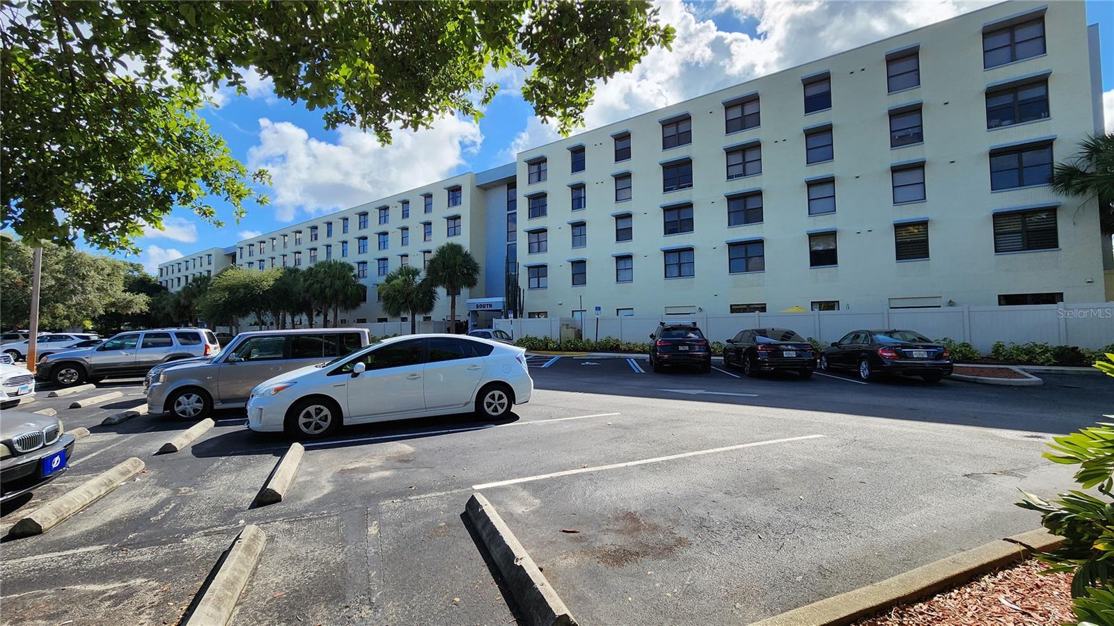 Photo 2 of 16 of 701 S MADISON AVENUE 211 condo